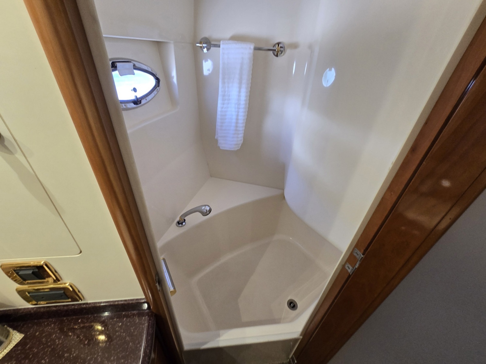 Marlin Monroe 57ft Carver Yacht For Sale