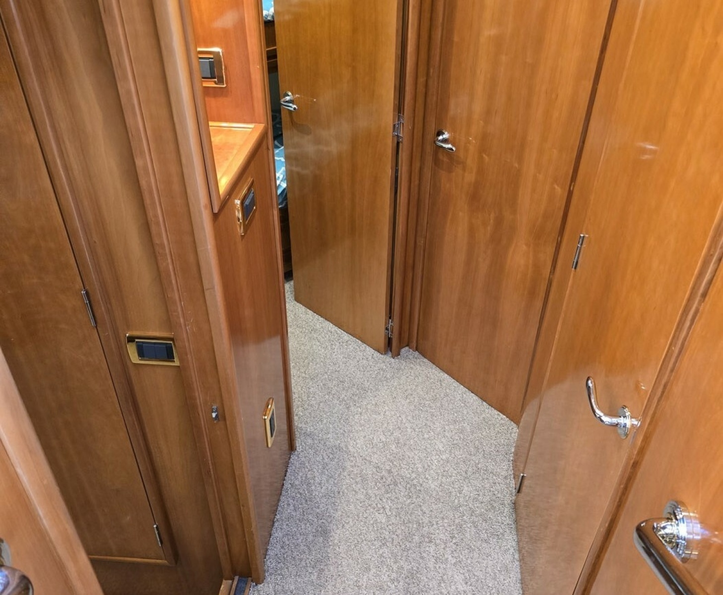 2001 Carver 570 Voyager Pilothouse