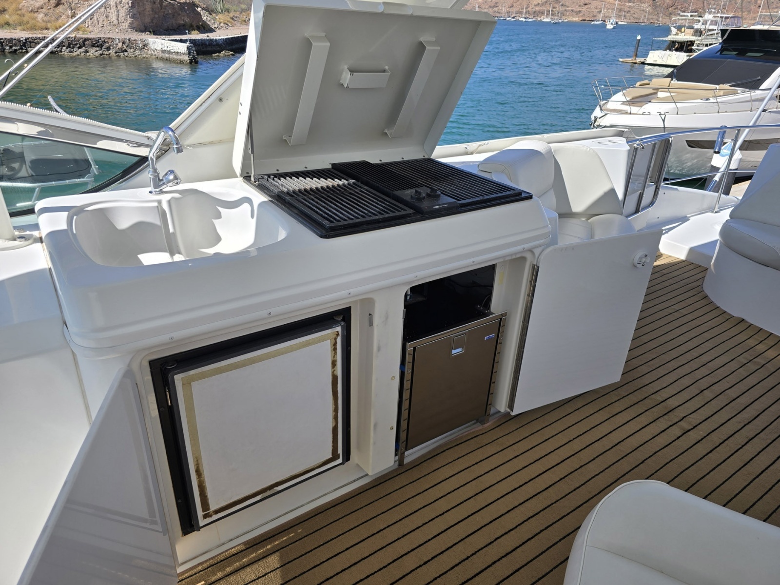 Marlin Monroe 57ft Carver Yacht For Sale