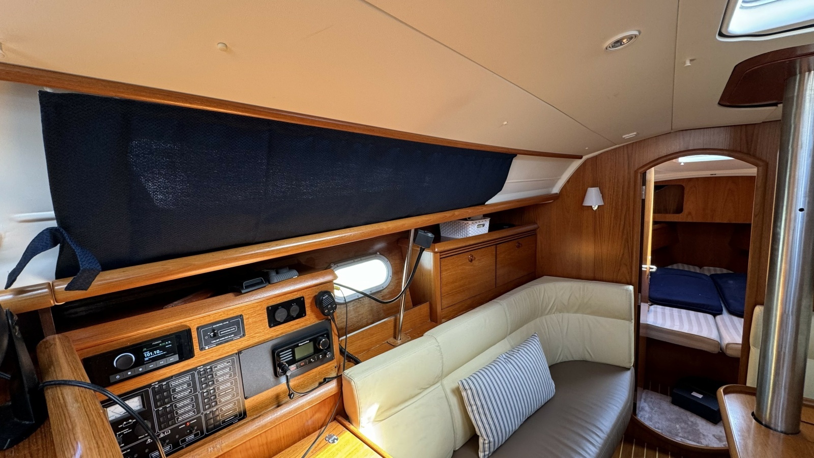 35ft Jeanneau Yacht For Sale