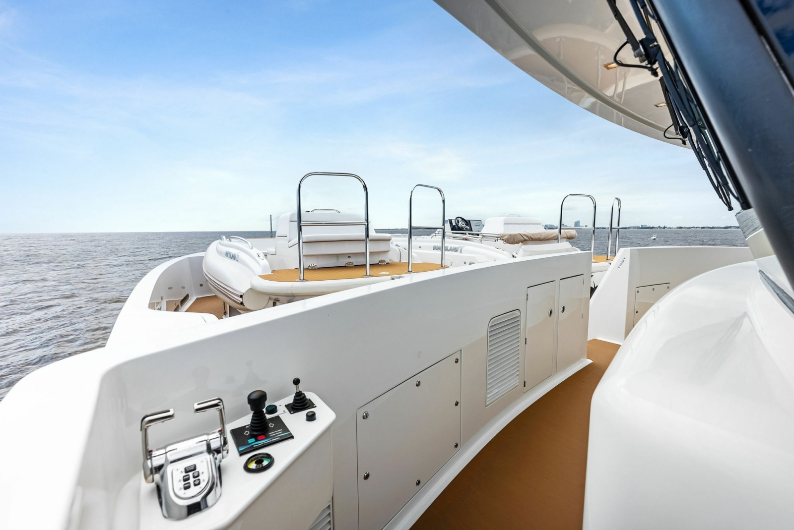 Entry to working deck and wing docking stations
