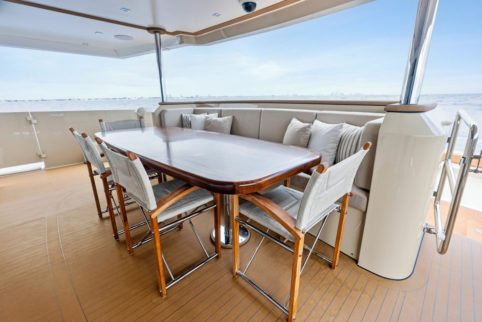 Aft deck settee & chairs