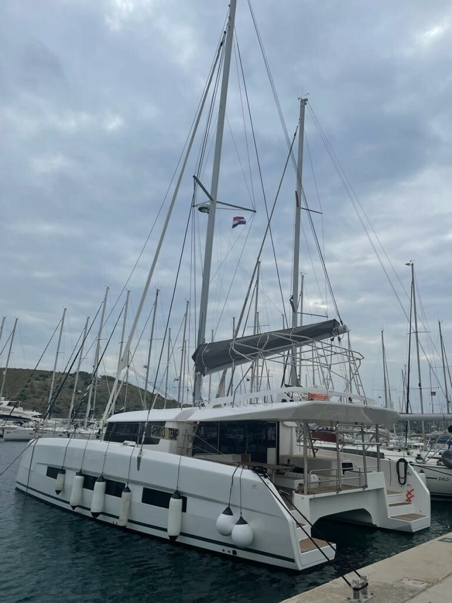 2021 Dufour 48
