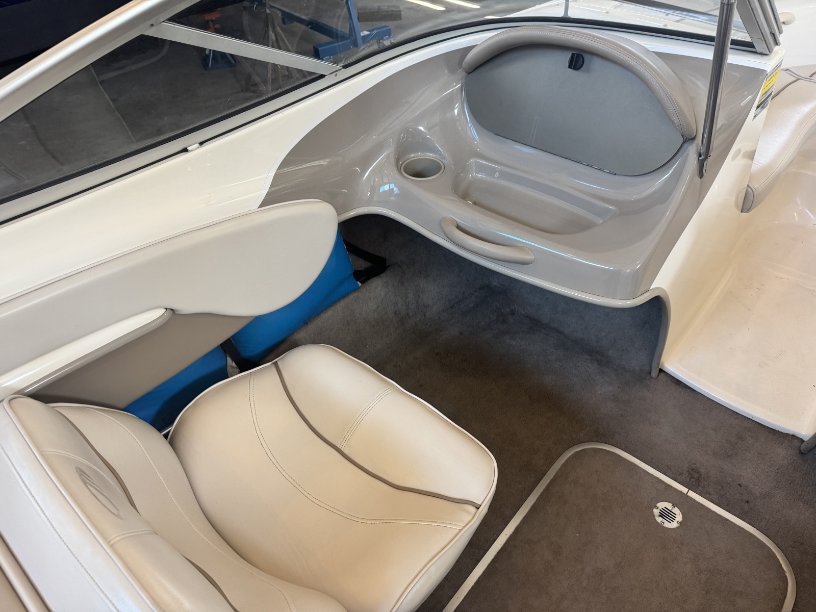 18ft Maxum Yacht For Sale