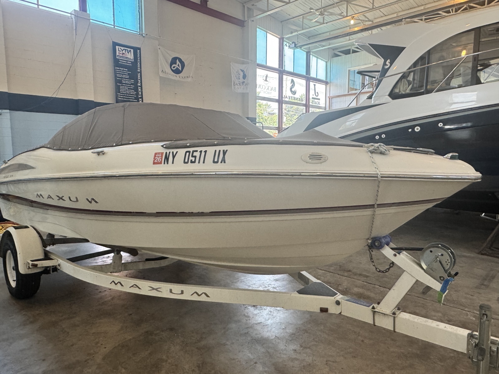 18ft Maxum Yacht For Sale