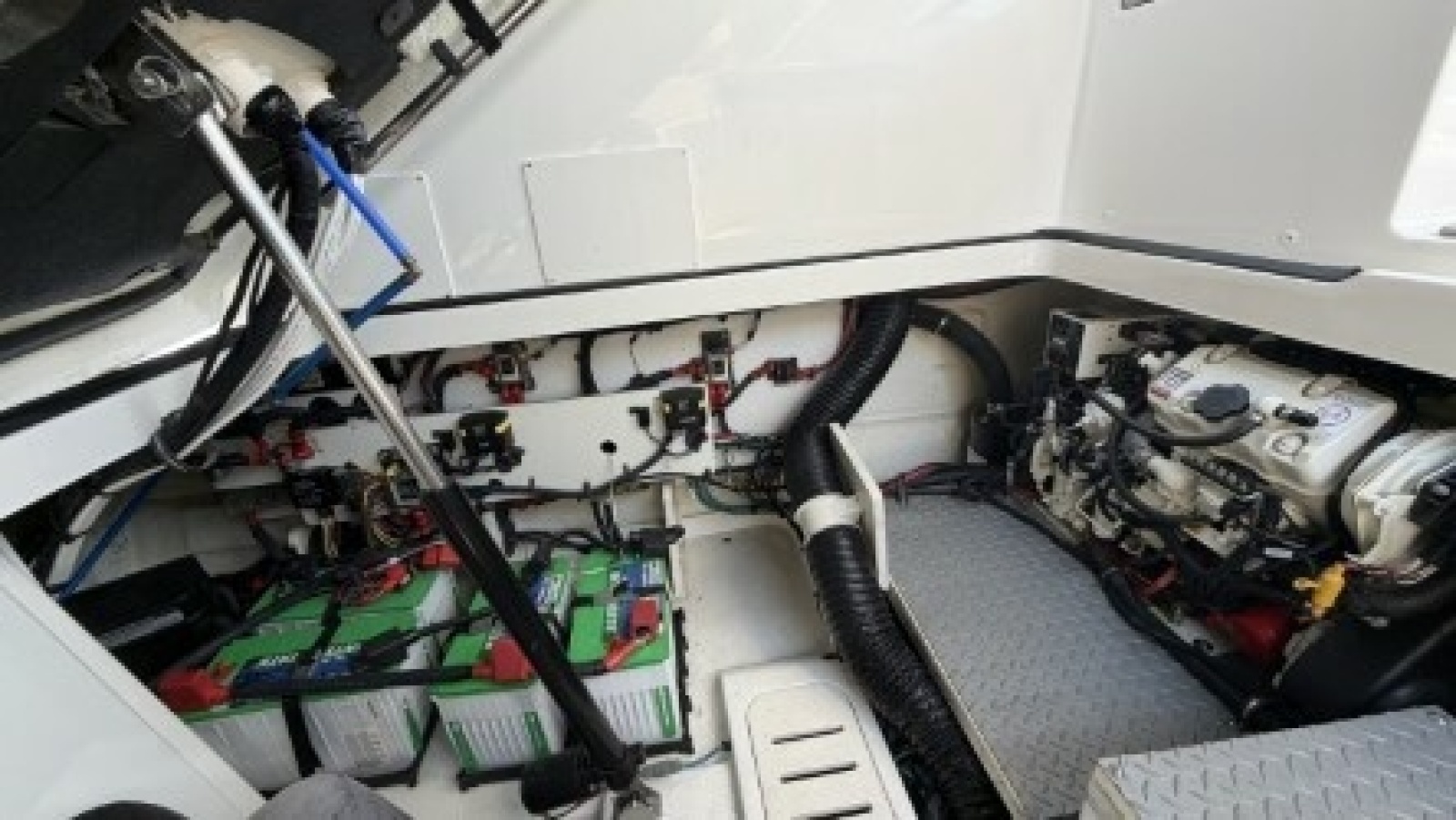 2021 Sea Ray Sundancer 320 Outboard
