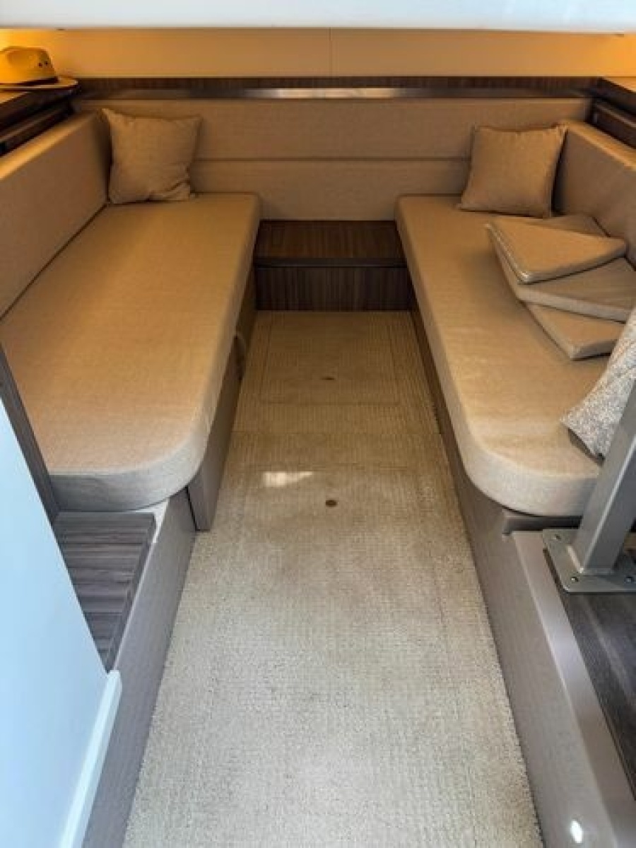 2021 Sea Ray Sundancer 320 Outboard
