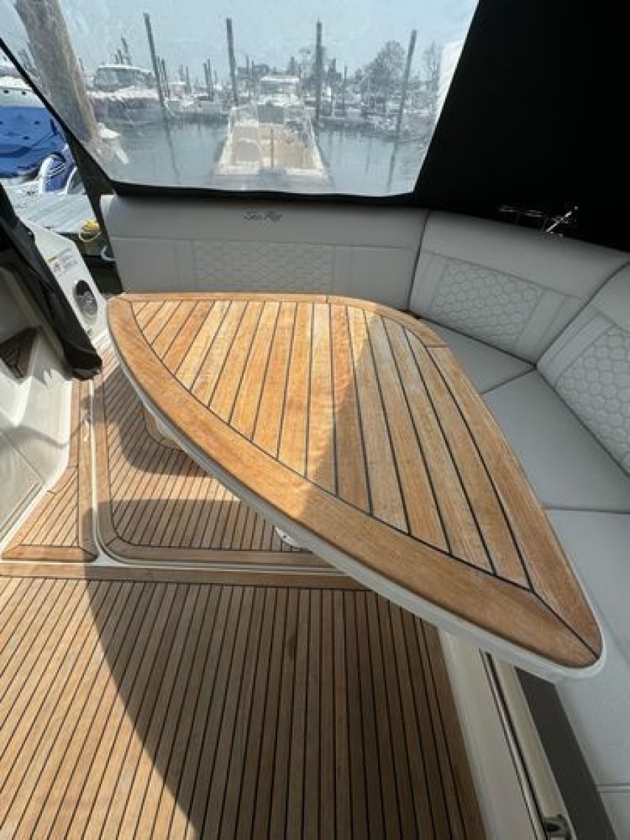 32ft Sea Ray Yacht For Sale