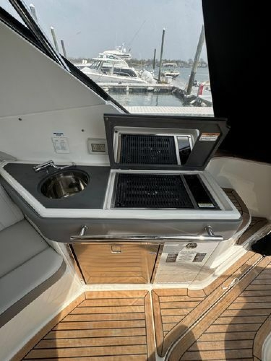 32ft Sea Ray Yacht For Sale