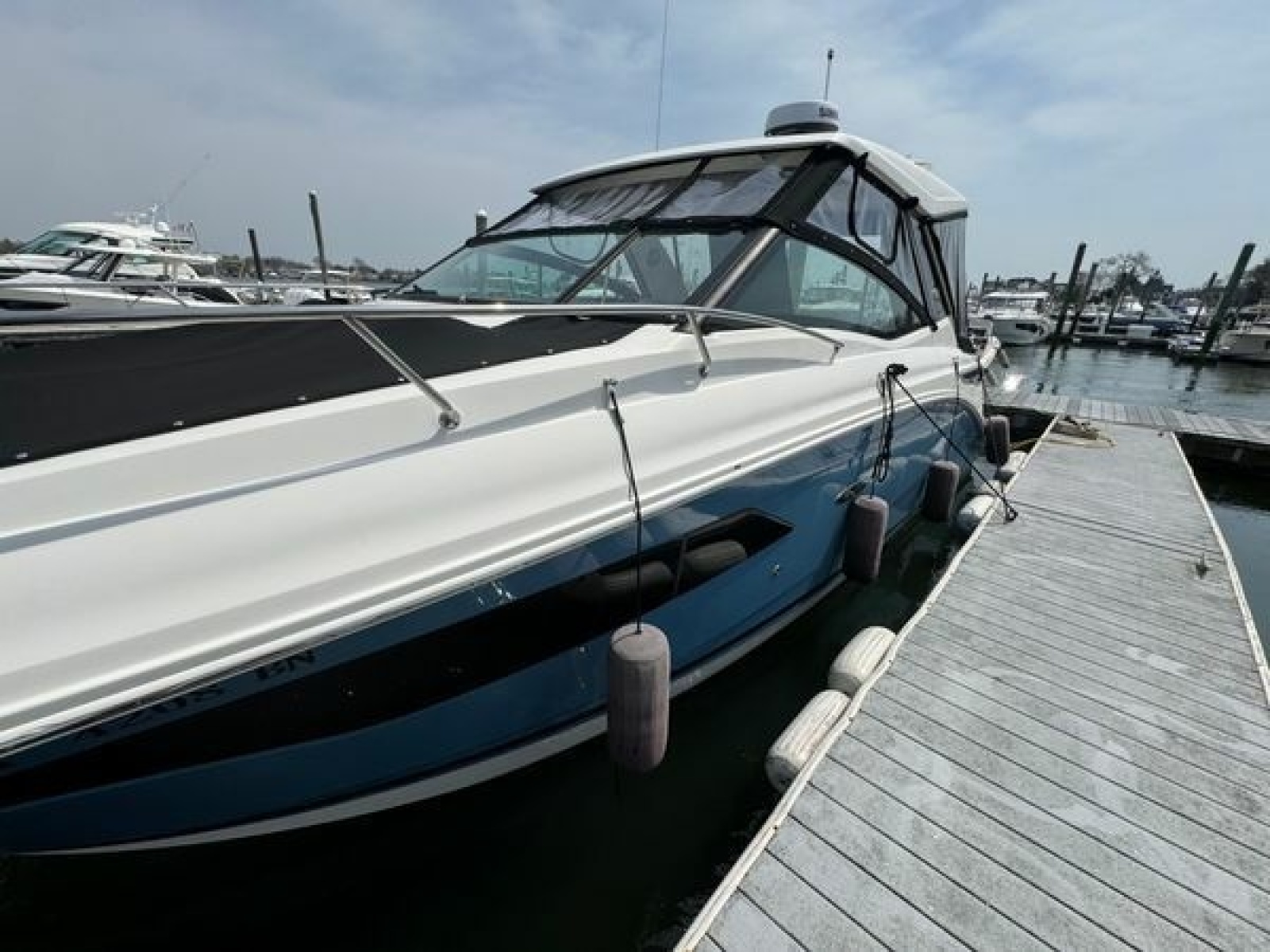 2021 Sea Ray Sundancer 320 Outboard