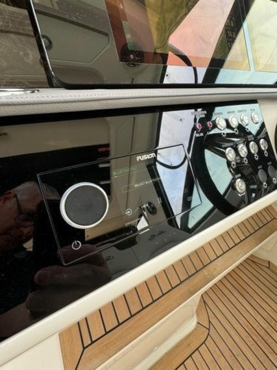 32ft Sea Ray Yacht For Sale