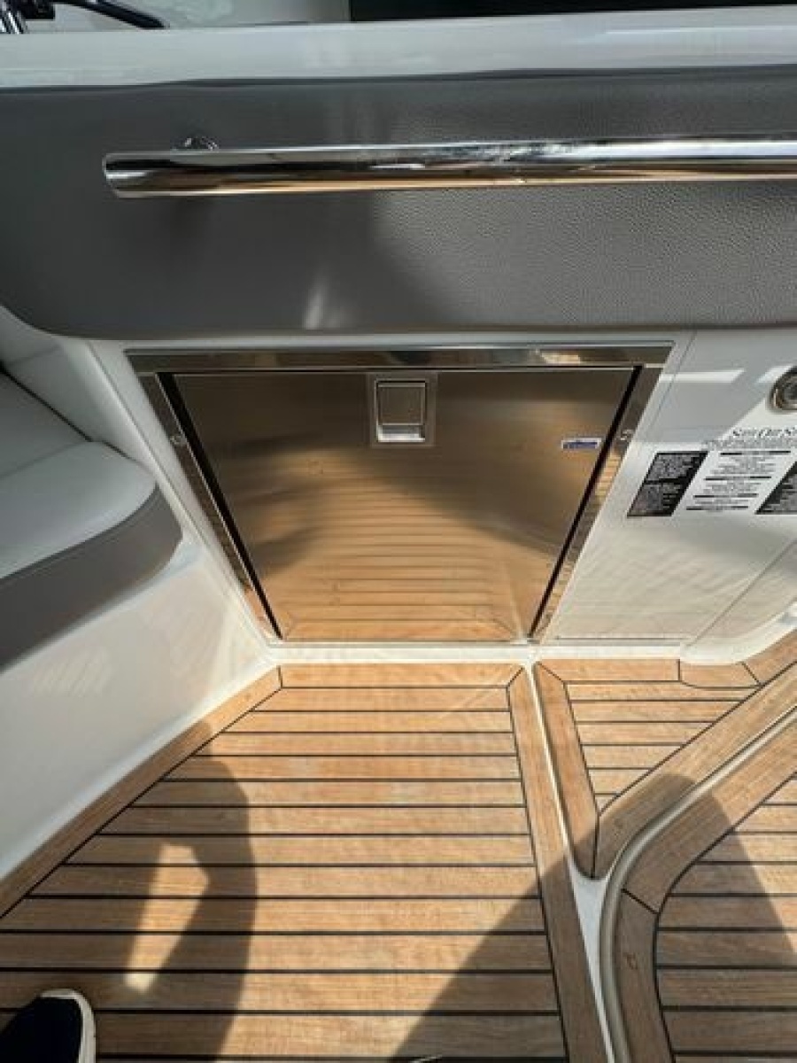 2021 Sea Ray Sundancer 320 Outboard