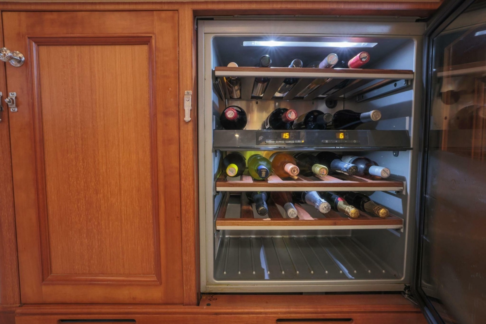 Wine Cooler in Salon