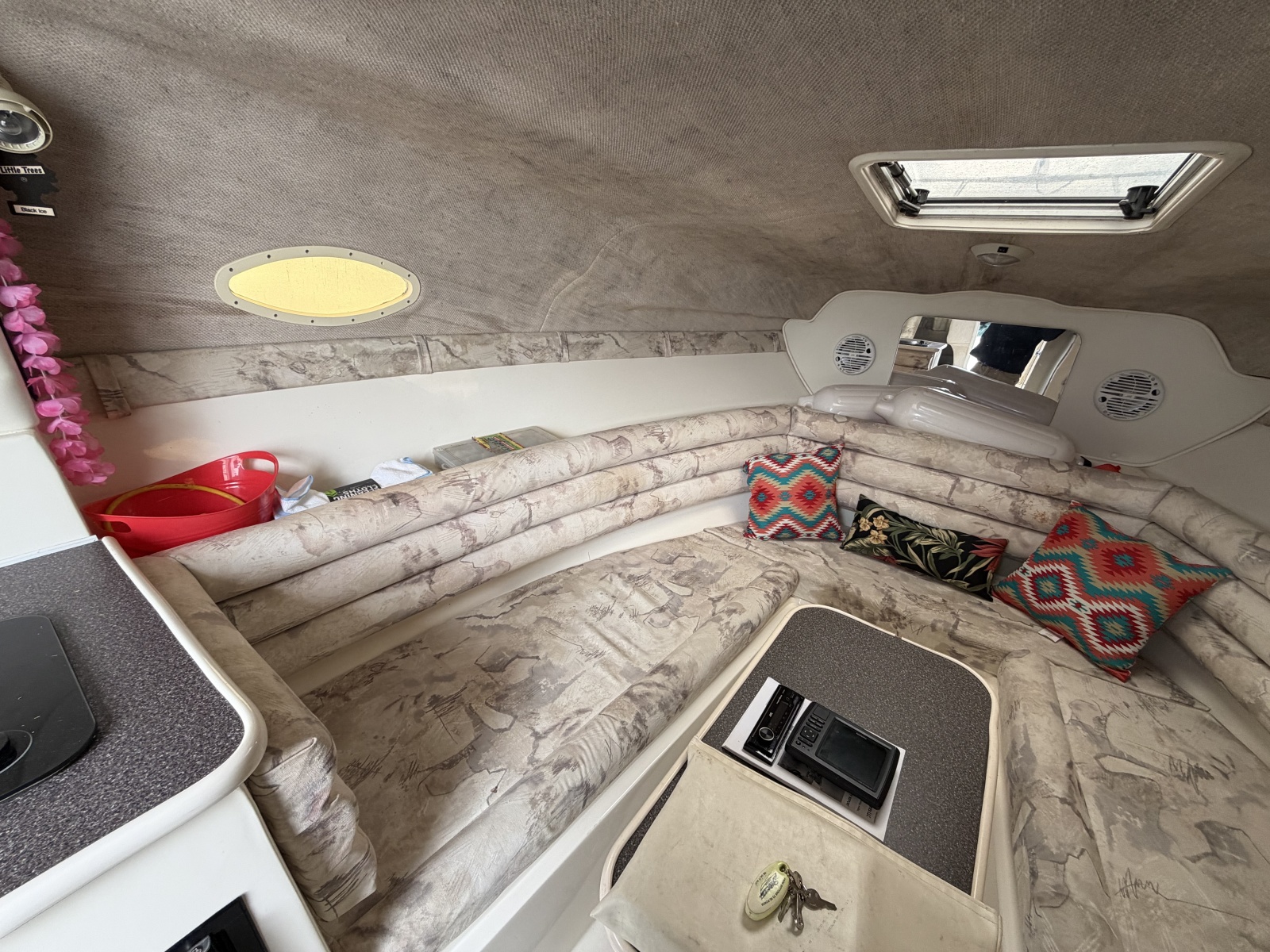 1998 Rinker 266 Fiesta Vee