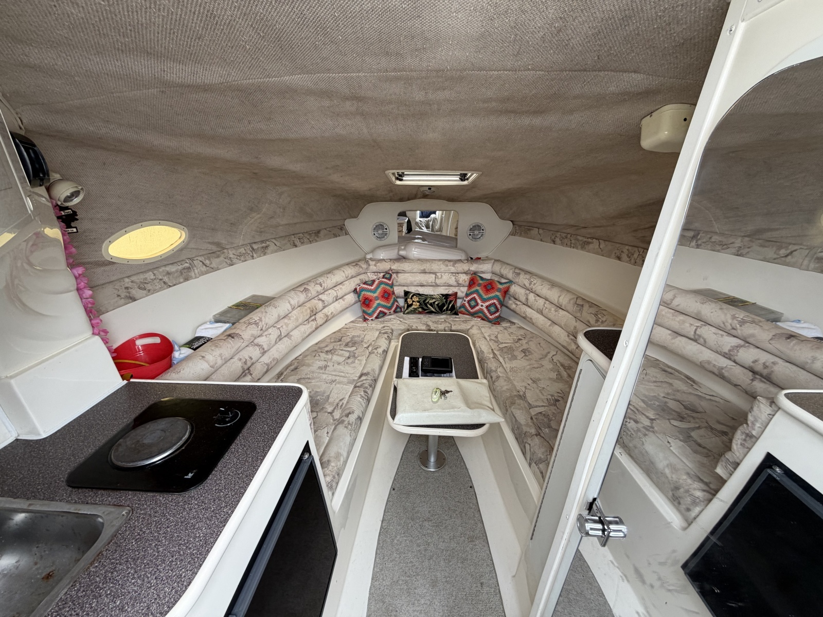 1998 Rinker 266 Fiesta Vee