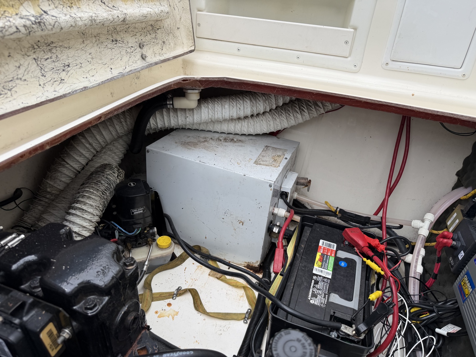 1998 Rinker 266 Fiesta Vee