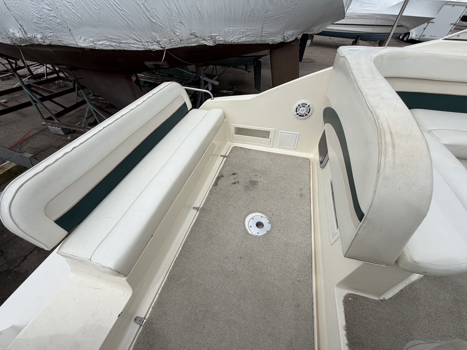 1998 Rinker 266 Fiesta Vee