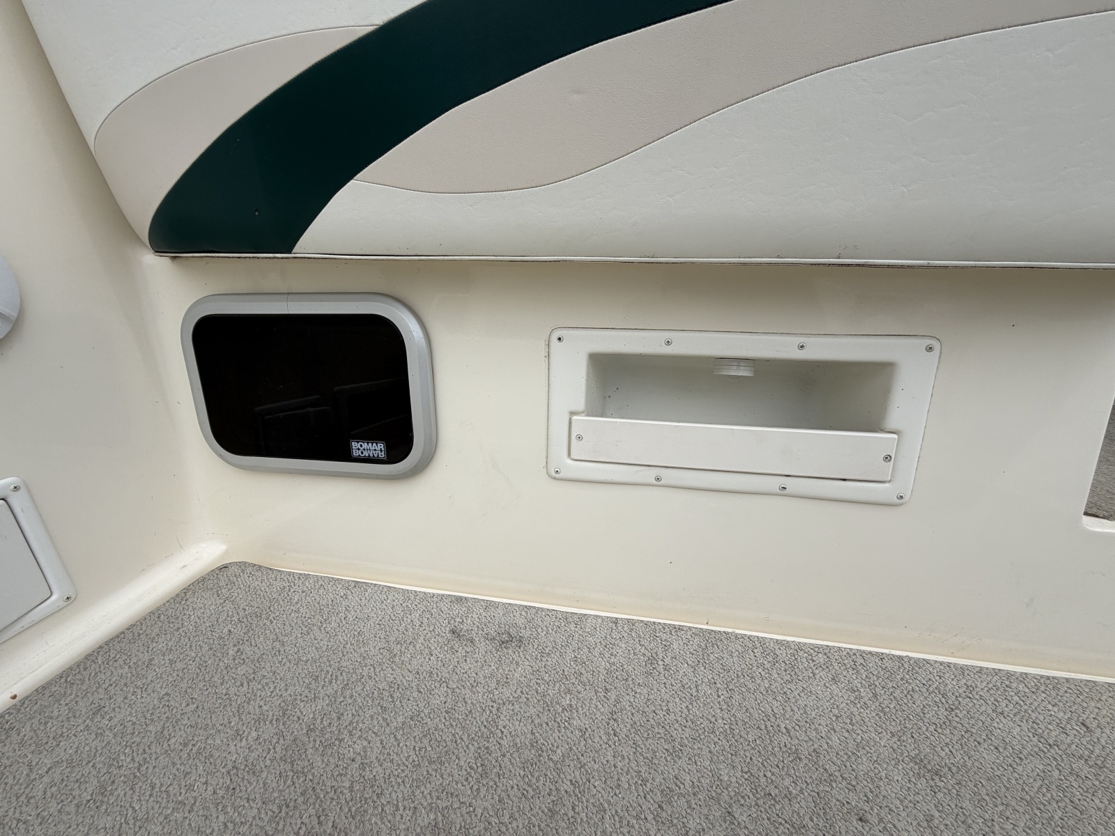 1998 Rinker 266 Fiesta Vee