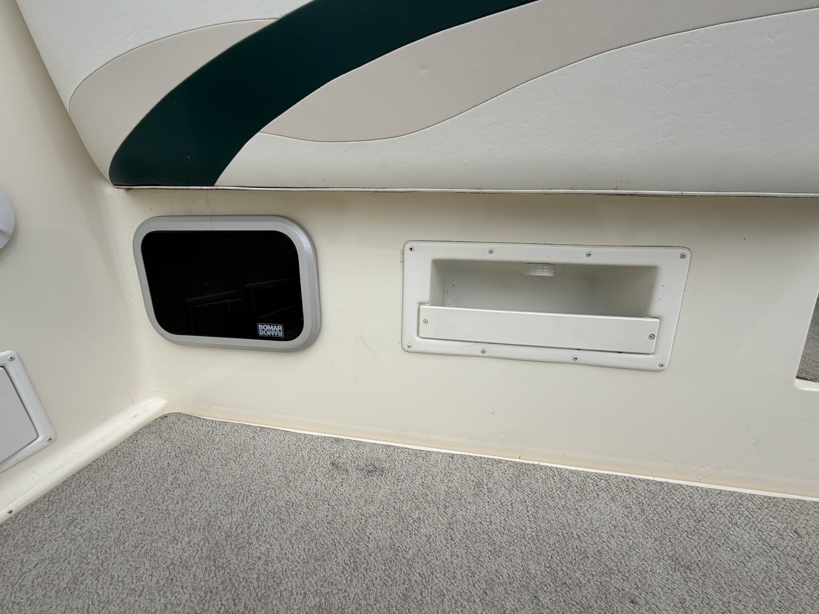 1998 Rinker 266 Fiesta Vee