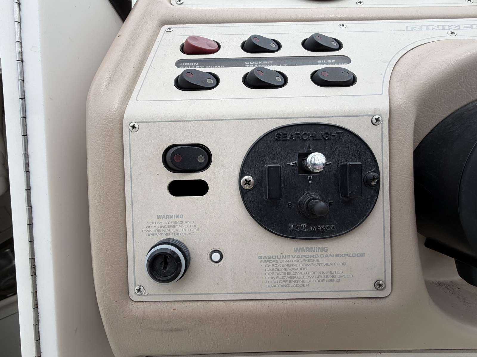 1998 Rinker 266 Fiesta Vee