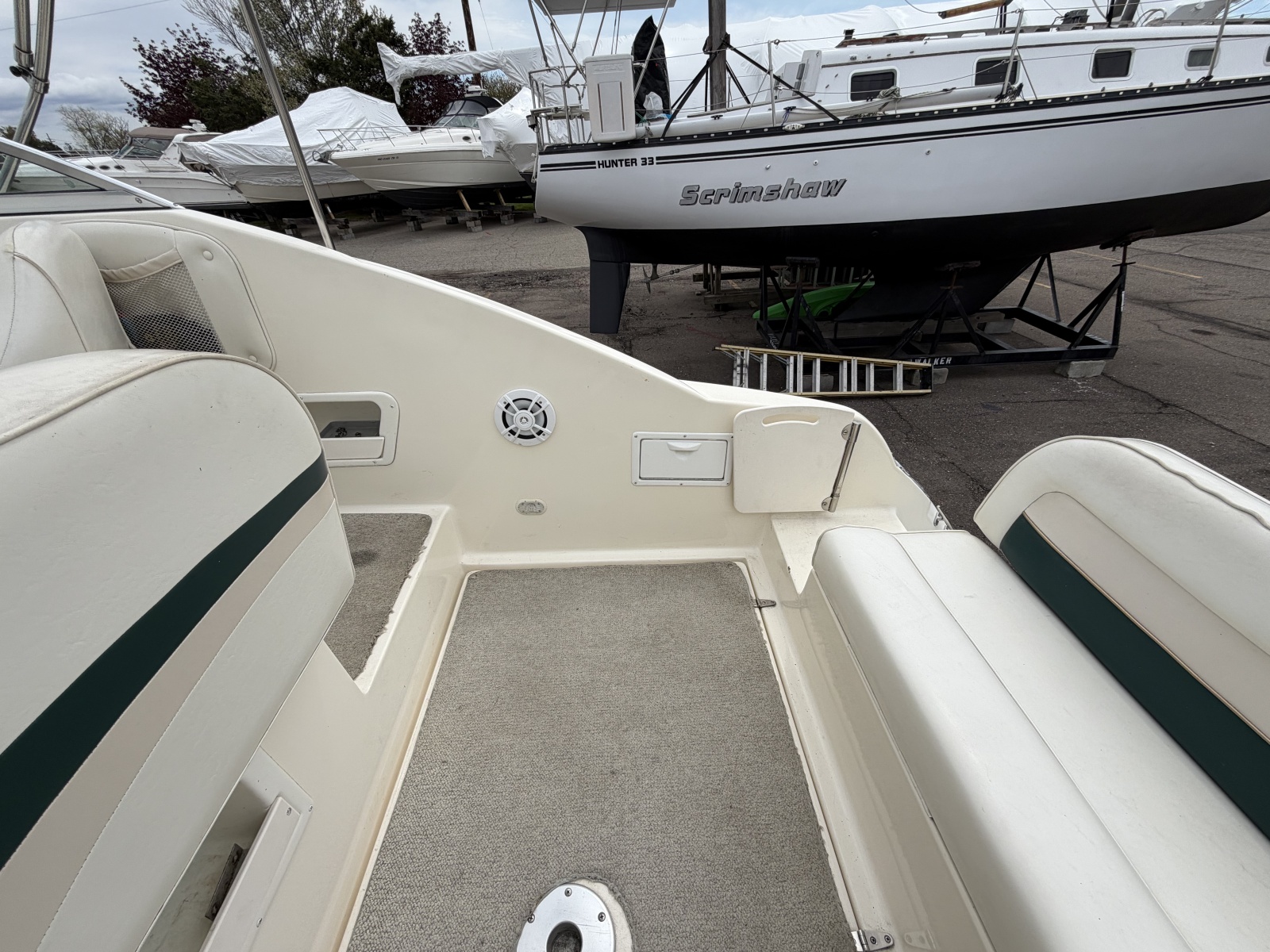 1998 Rinker 266 Fiesta Vee