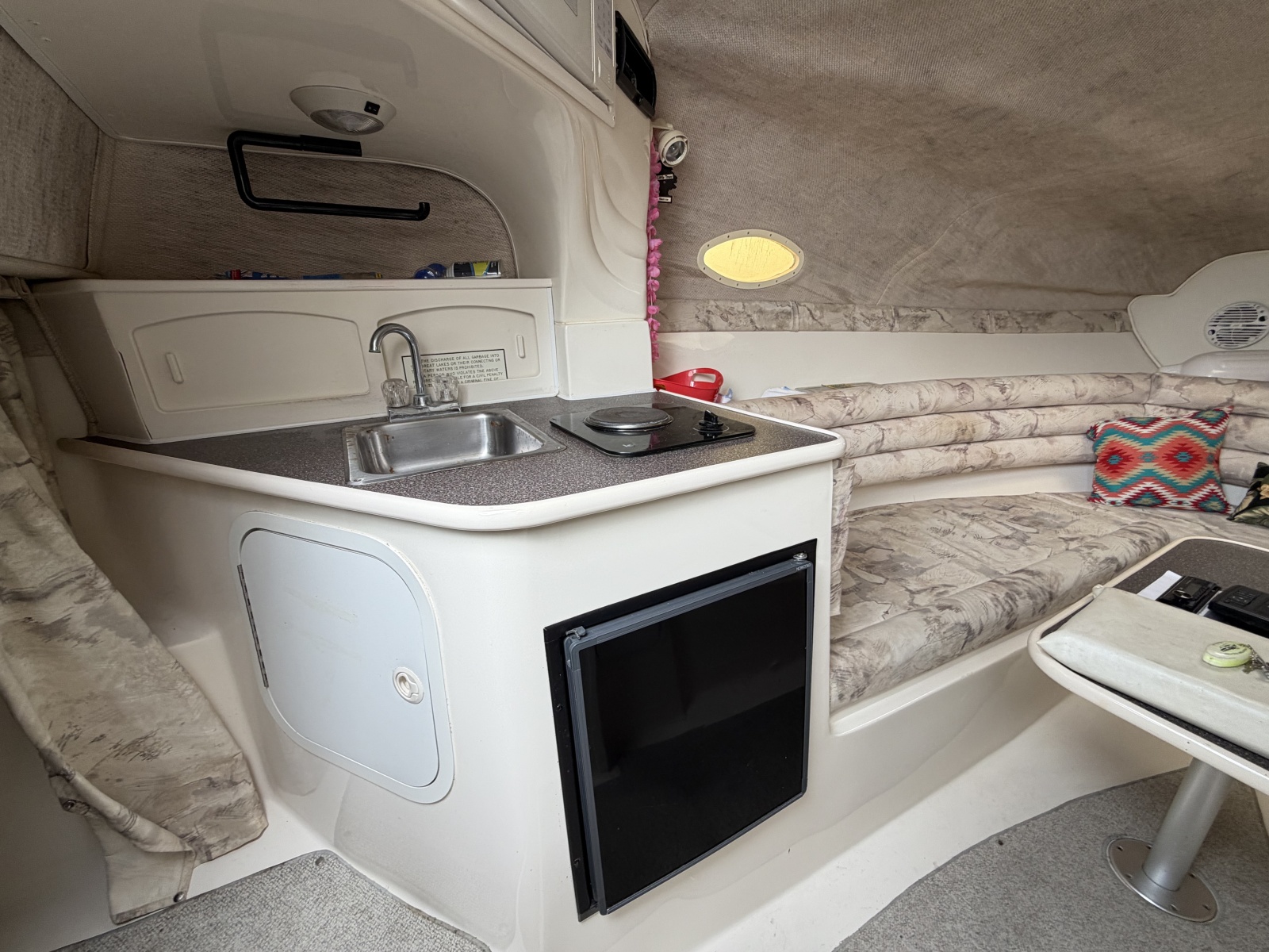 1998 Rinker 266 Fiesta Vee