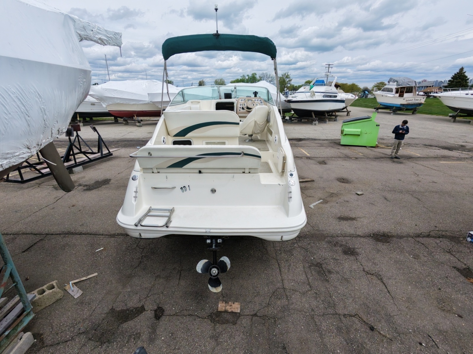 1998 Rinker 266 Fiesta Vee