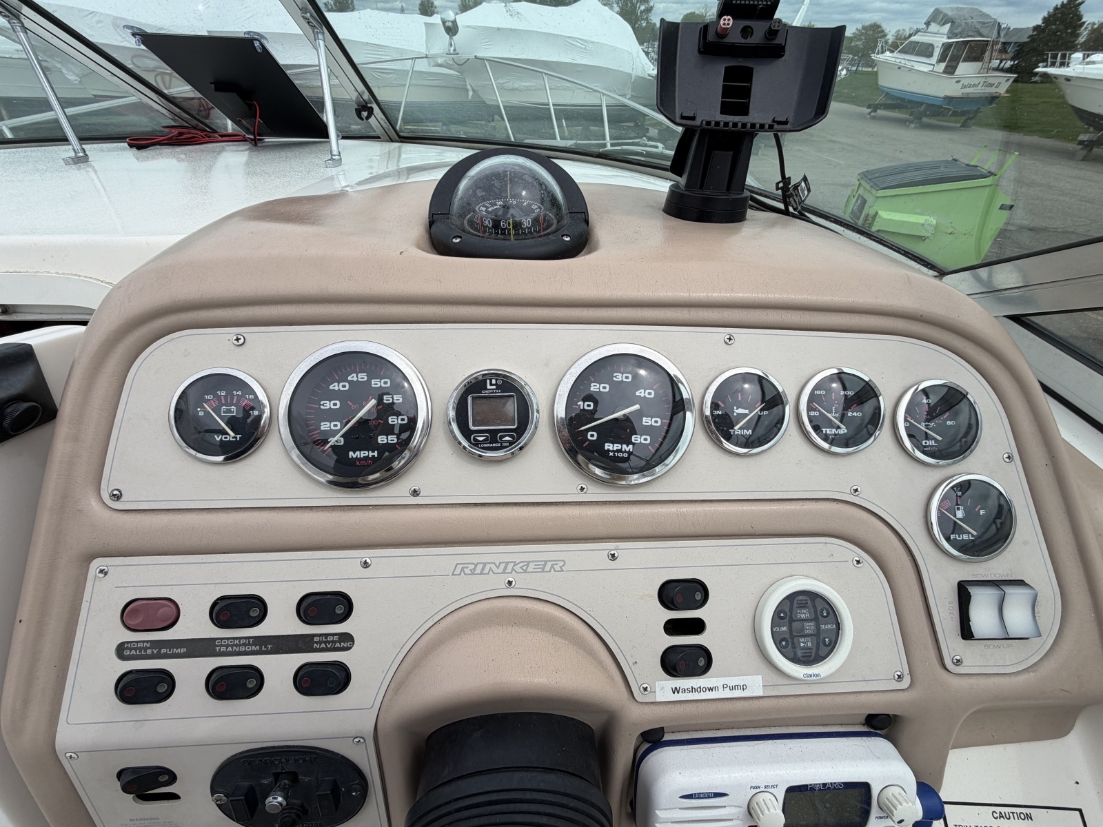 1998 Rinker 266 Fiesta Vee