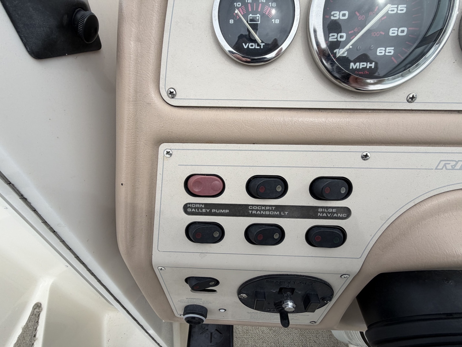1998 Rinker 266 Fiesta Vee