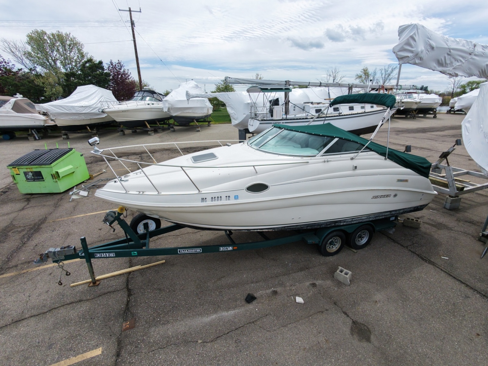 1998 Rinker 266 Fiesta Vee