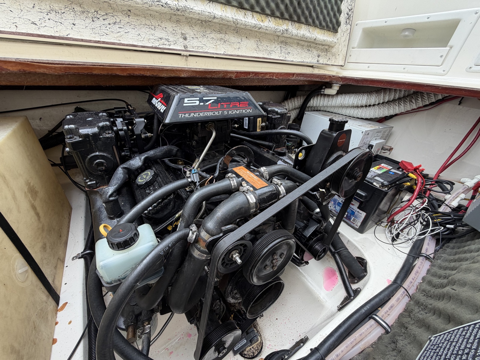 1998 Rinker 266 Fiesta Vee