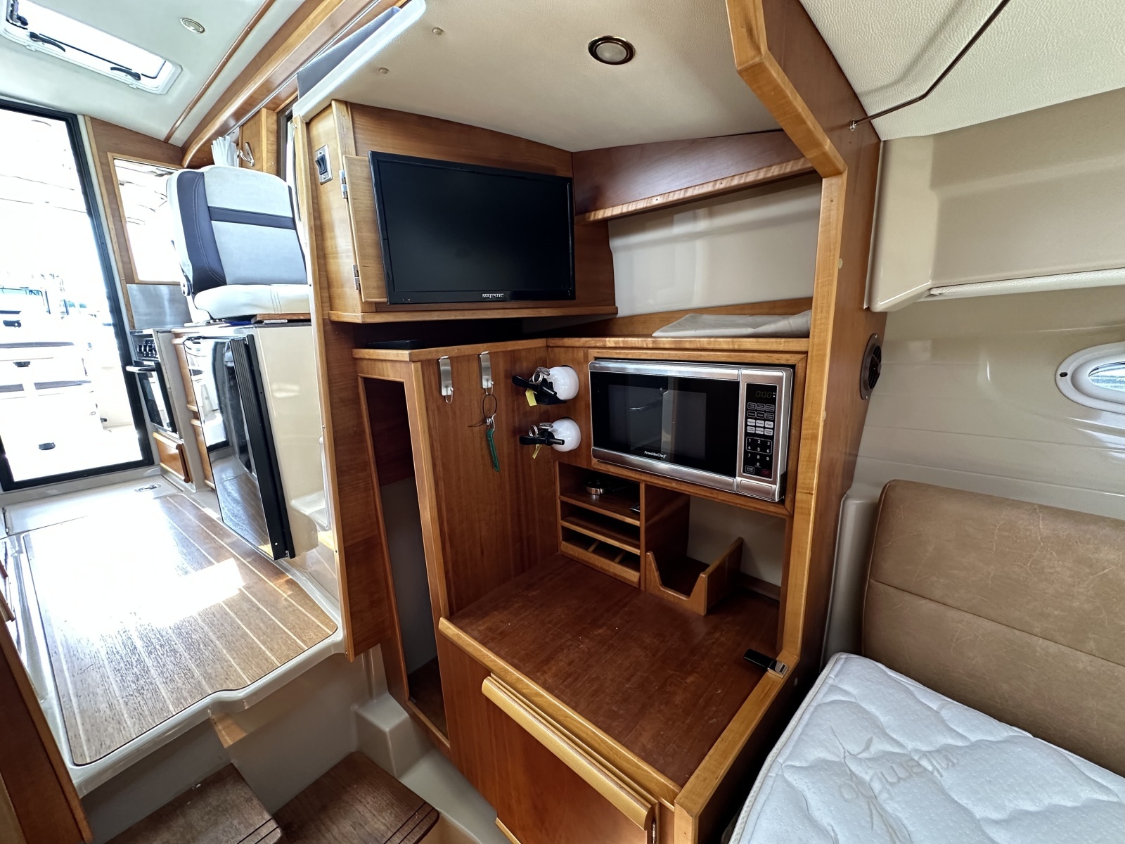 Seahorse 33ft Cutwater Yacht For Sale