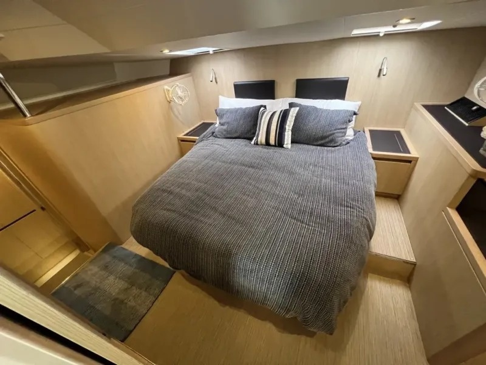 2018 Aquila 44 YACHT