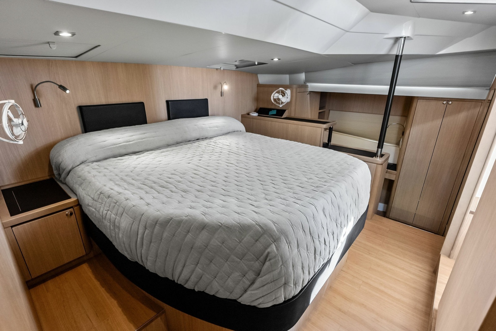 Decadence 44ft Aquila Yacht For Sale