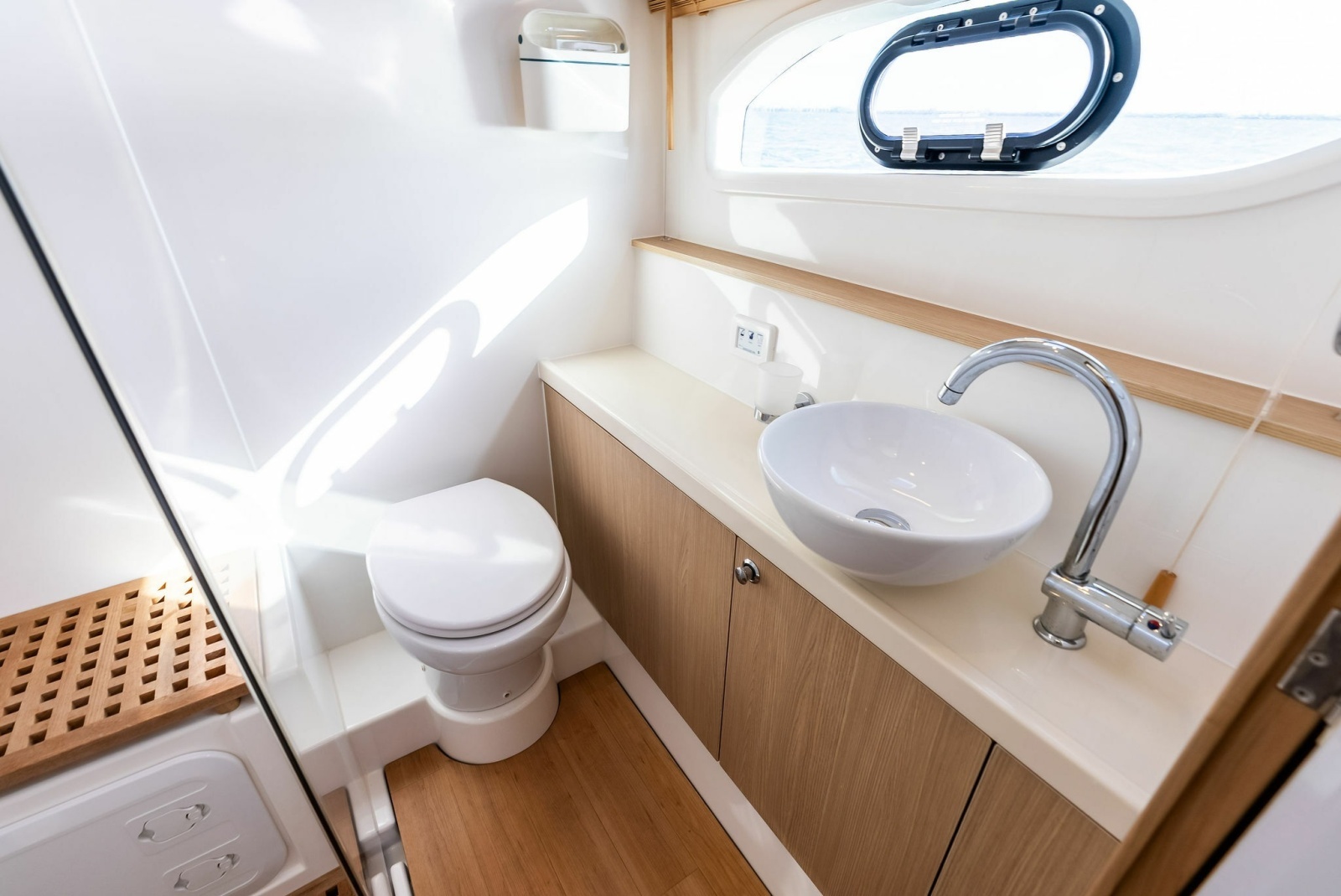 Decadence 44ft Aquila Yacht For Sale