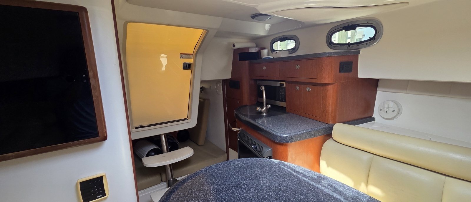 2007 Boston Whaler 305 Conquest