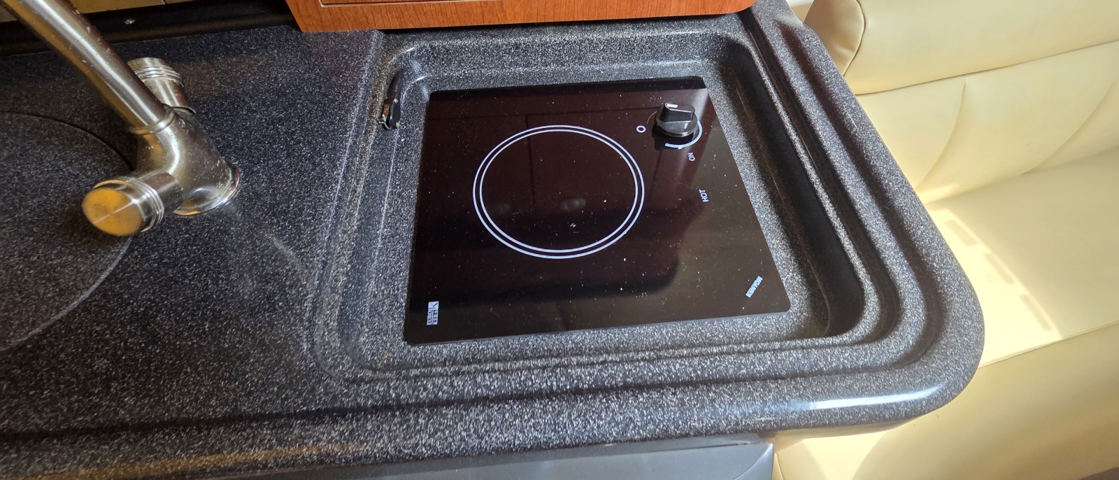 2007 Boston Whaler 305 Conquest