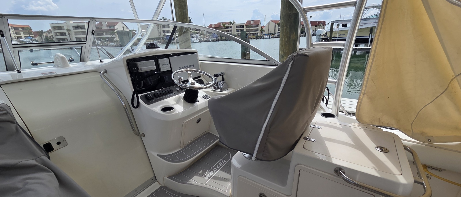 2007 Boston Whaler 305 Conquest
