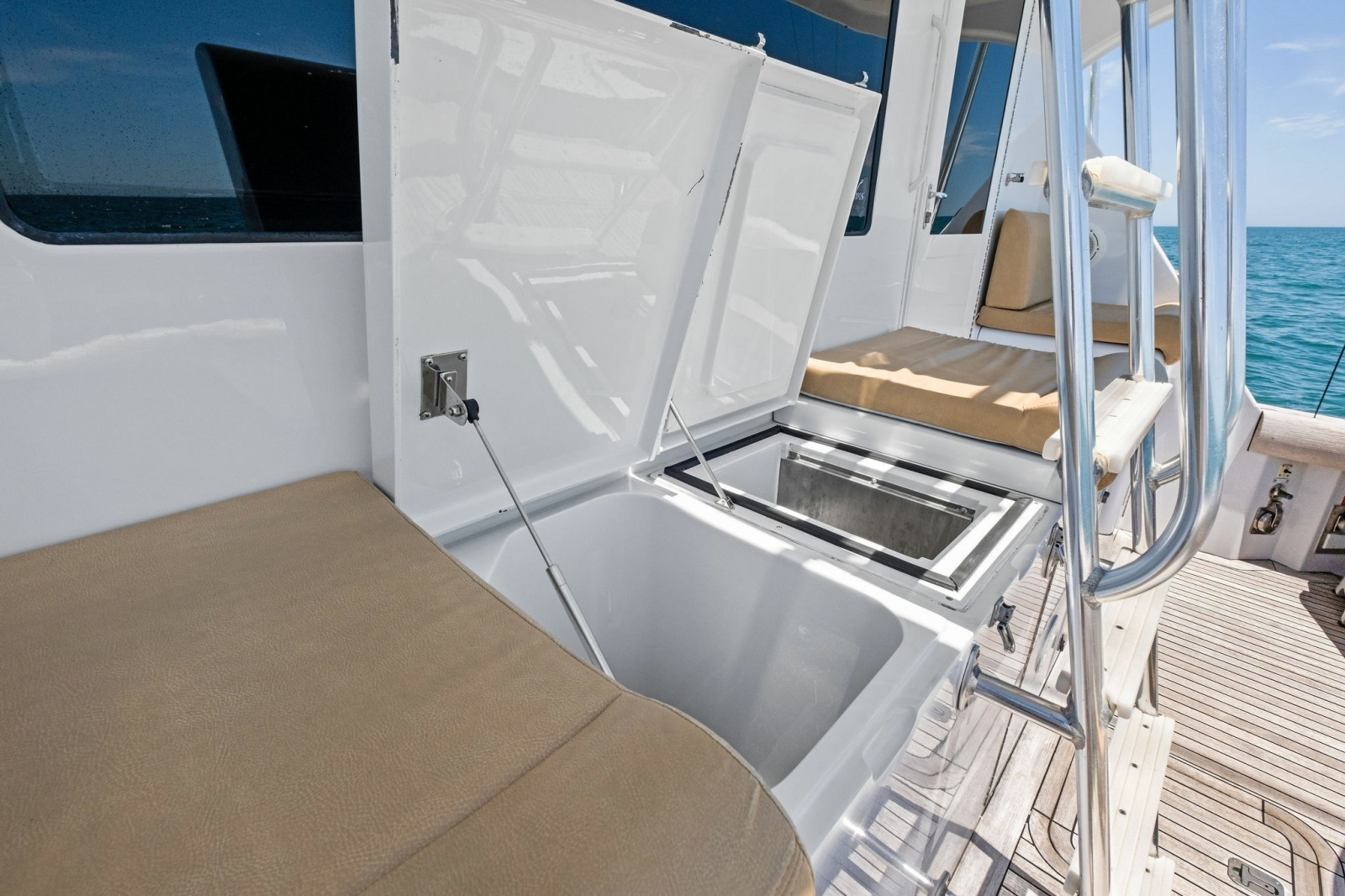 1998 Hatteras Sport Fisherman