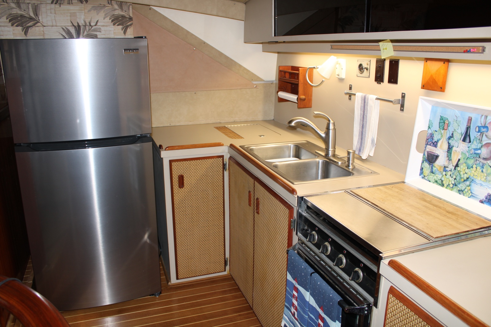 42 ft Bertram - Galley