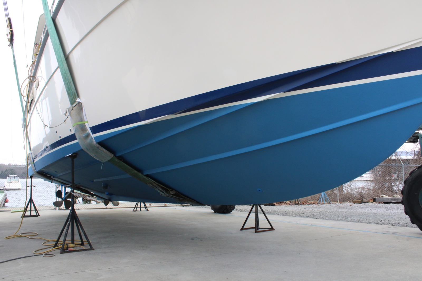 42 ft Bertram - Starboard Side Hull