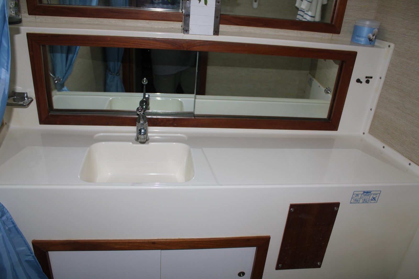 42 ft Bertram - Forward Head