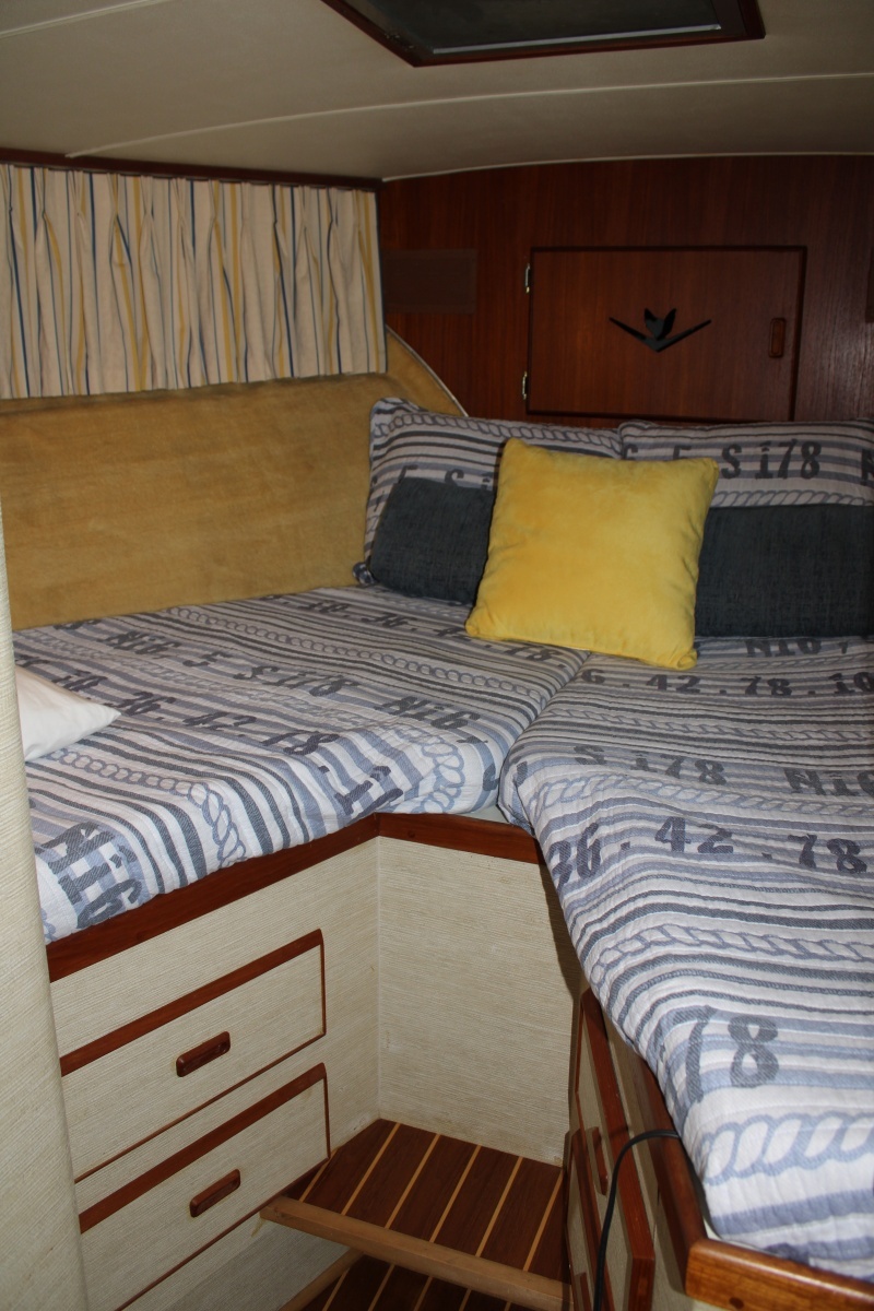 42 ft Bertram - Forward V Berth