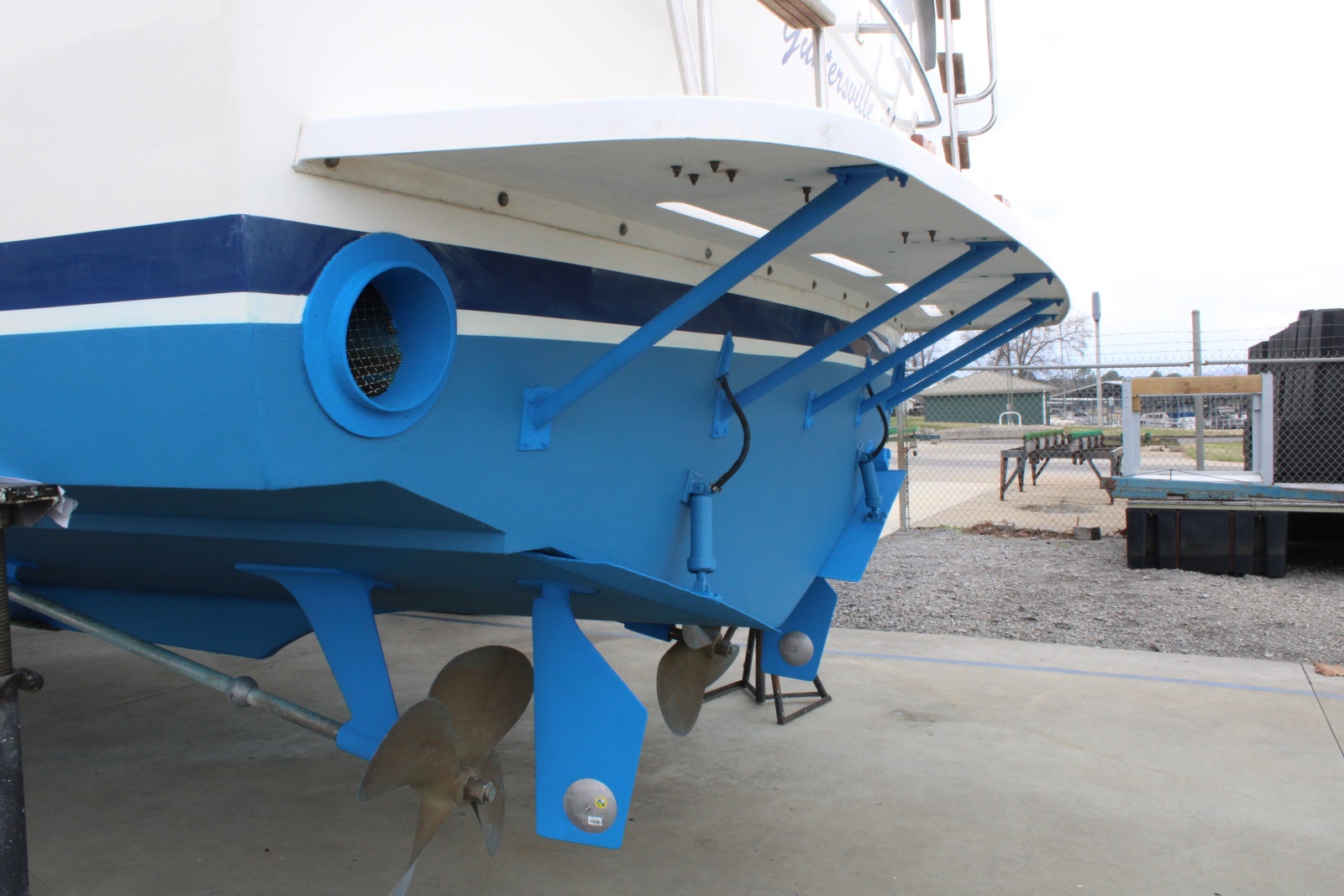 42 ft Bertram - Aft Hull View