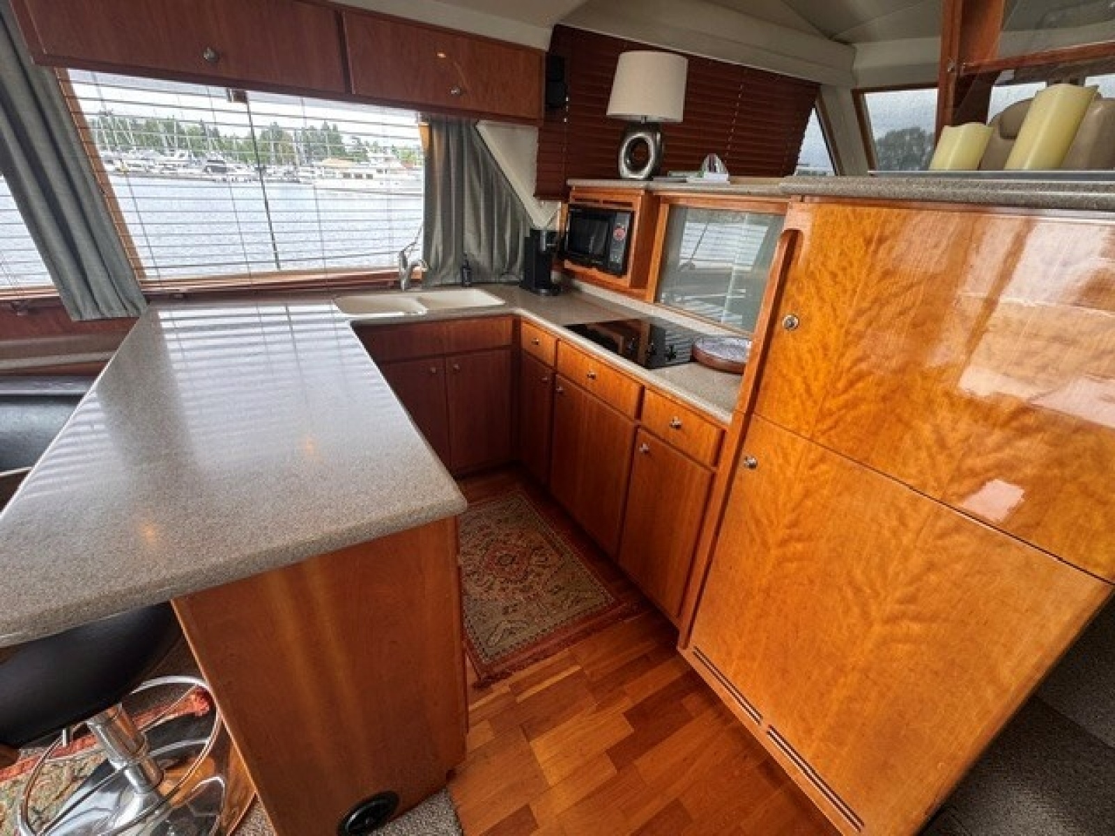 2001 Navigator Pilothouse