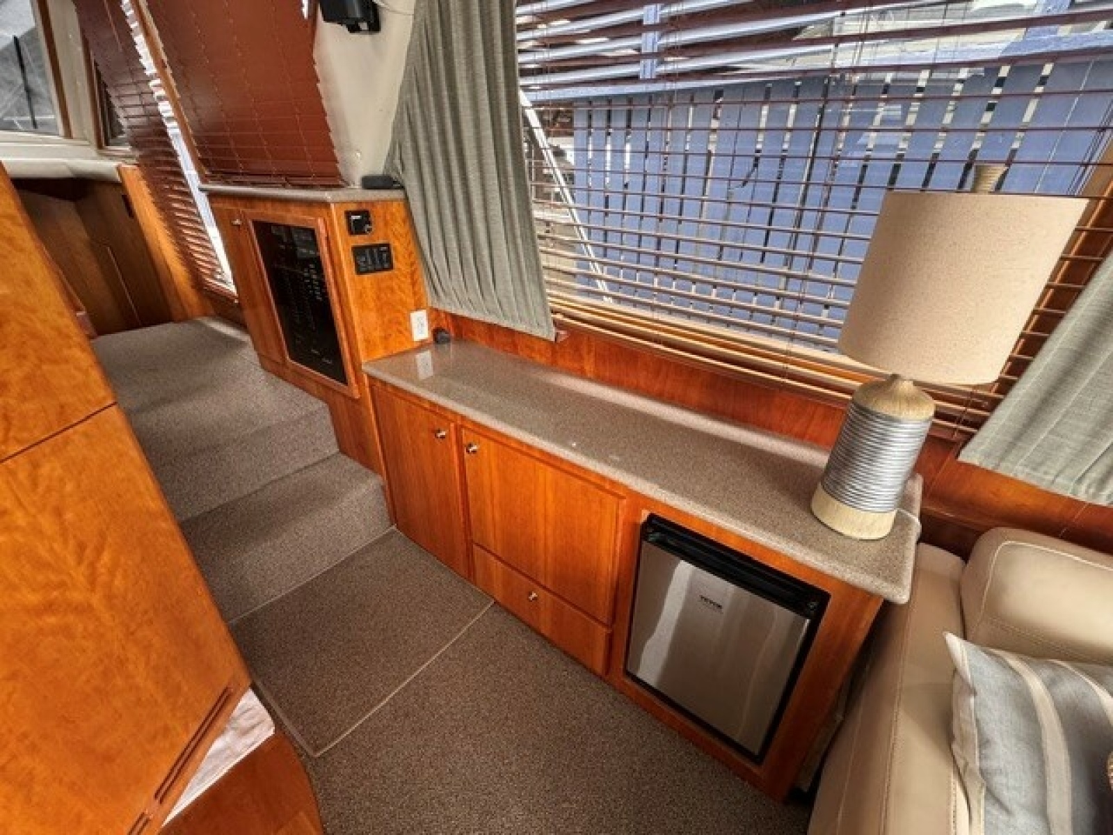 2001 Navigator Pilothouse