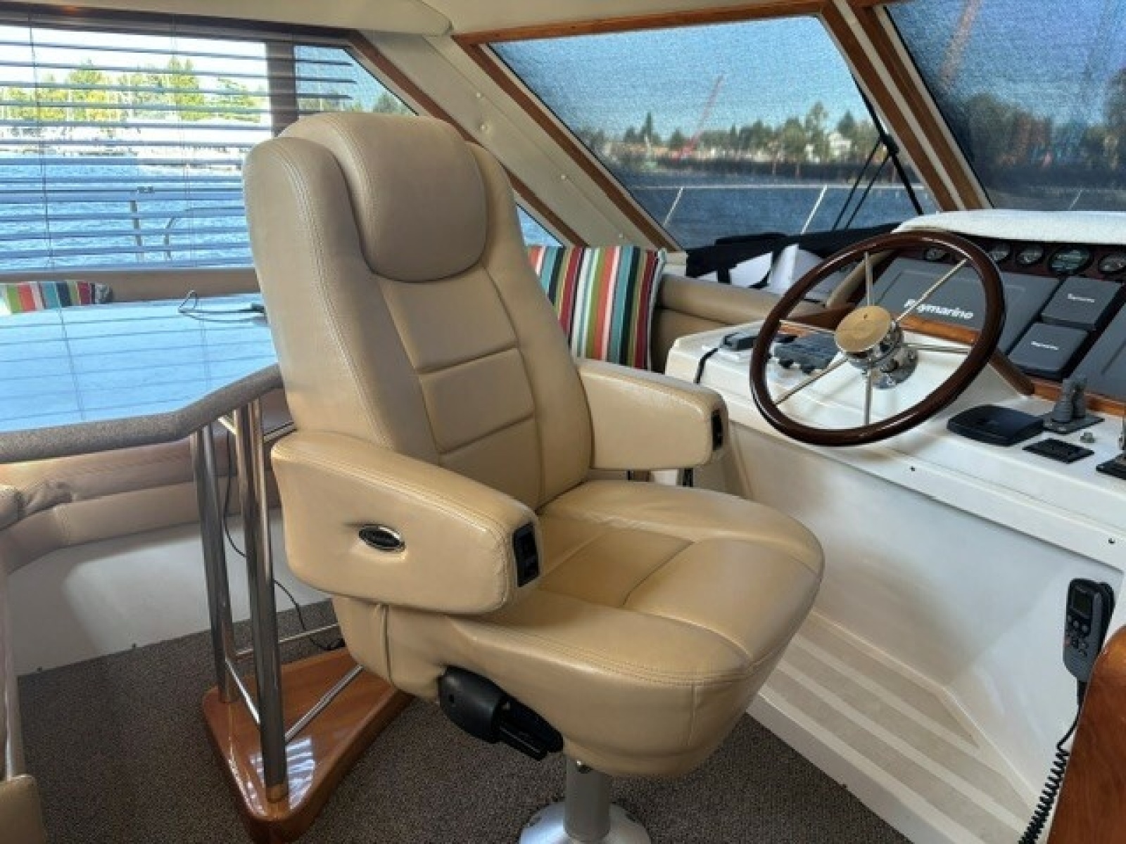 2001 Navigator 48
