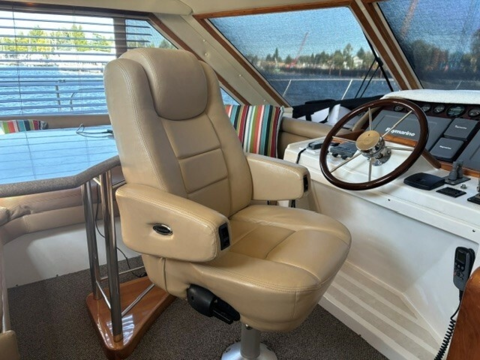 2001 Navigator 48