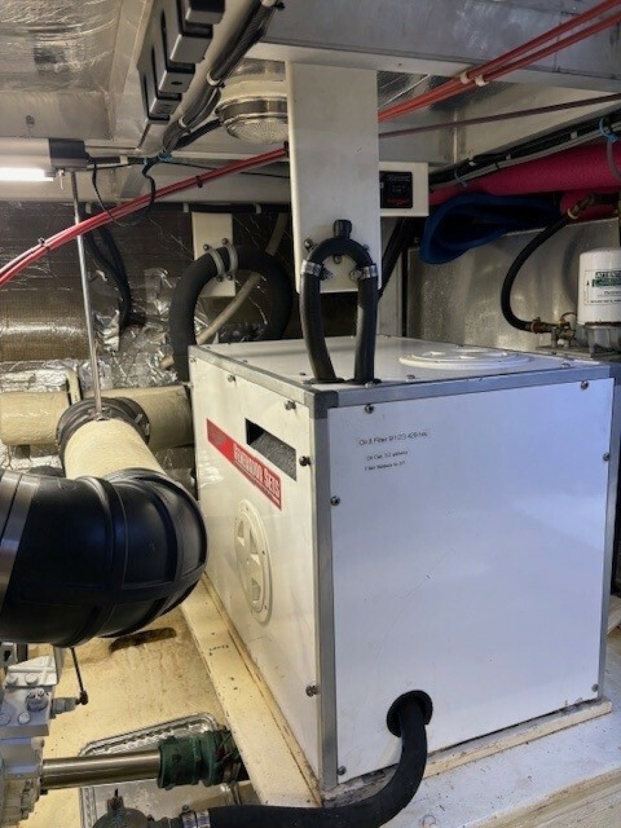 2001 Navigator Pilothouse