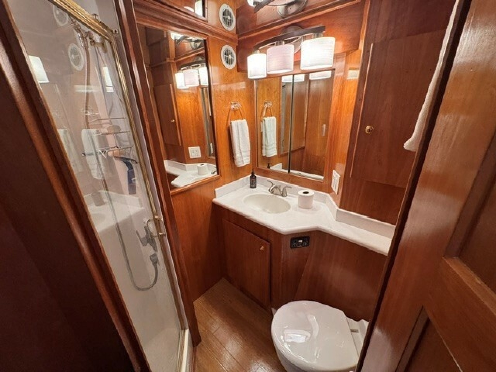 LADY CAPTIVA 48ft Navigator Yacht For Sale